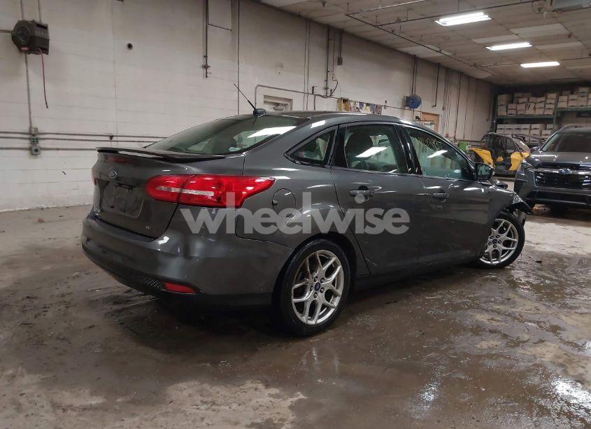 Photo 4 of 2015 Ford Focus SE (VIN 1FADP3F24FL267226)