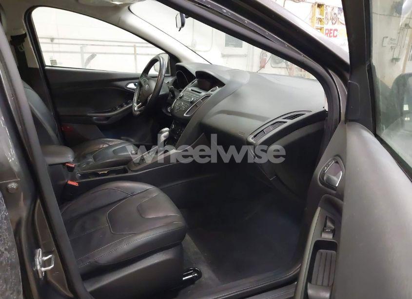 Photo 5 of 2015 Ford Focus SE (VIN 1FADP3F24FL267226)