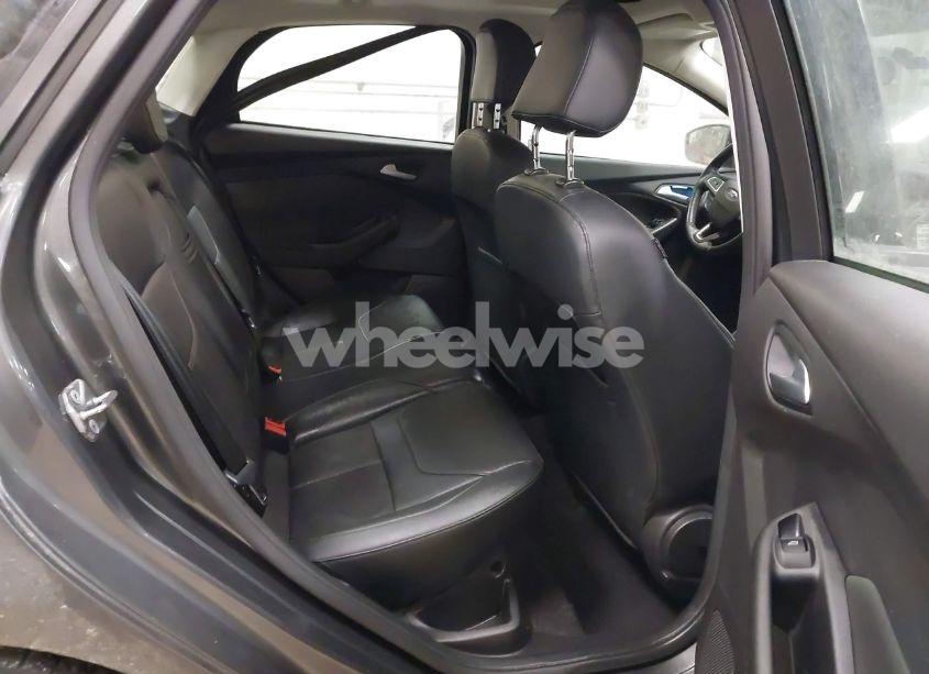 Photo 8 of 2015 Ford Focus SE (VIN 1FADP3F24FL267226)