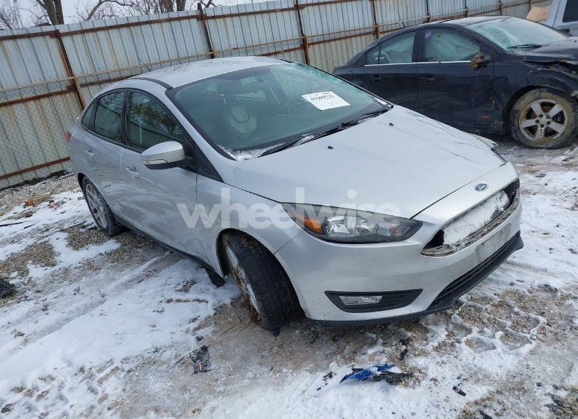 2015 Ford Focus SE (VIN 1FADP3F24FL268232) main photo