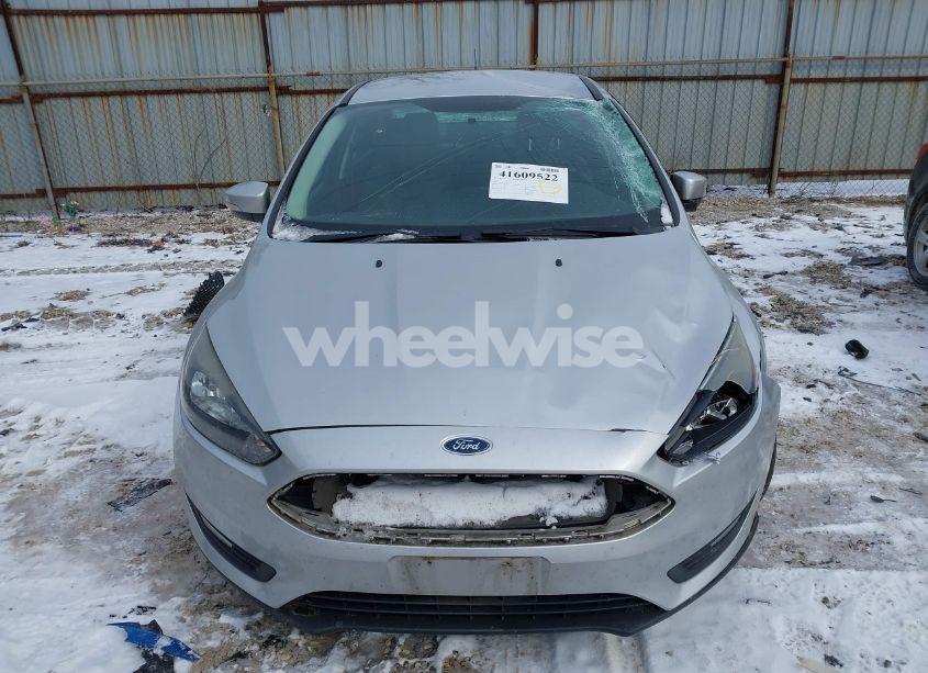 Photo 13 of 2015 Ford Focus SE (VIN 1FADP3F24FL268232)