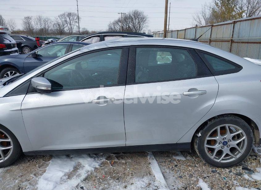 Photo 15 of 2015 Ford Focus SE (VIN 1FADP3F24FL268232)