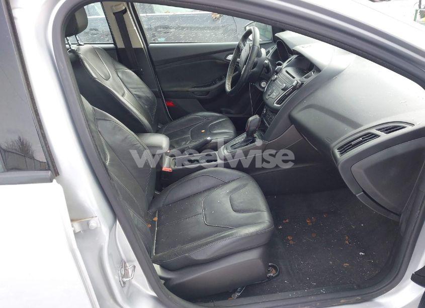 Photo 5 of 2015 Ford Focus SE (VIN 1FADP3F24FL268232)