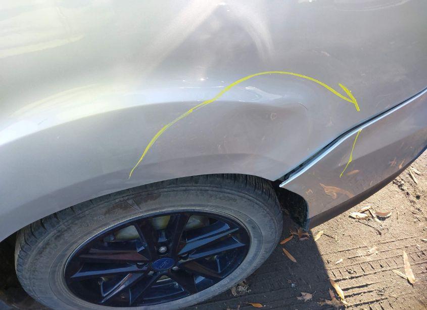 Photo 15 of 2015 Ford Focus SE (VIN 1FADP3F24FL279442)