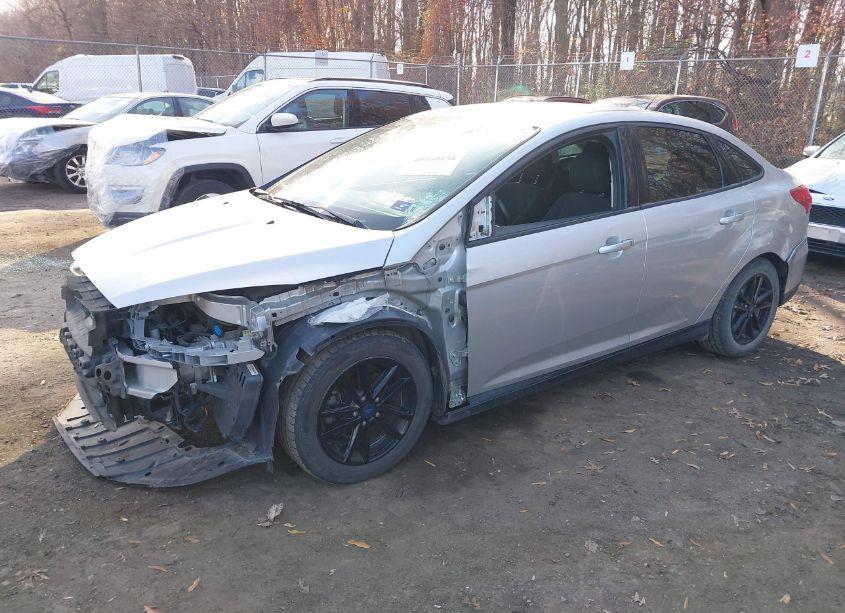 Photo 2 of 2015 Ford Focus SE (VIN 1FADP3F24FL279442)