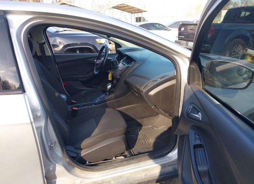 Photo 5 of 2015 Ford Focus SE (VIN 1FADP3F24FL279442)