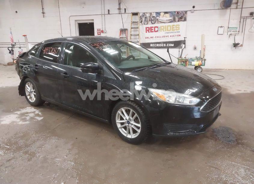 2015 Ford Focus SE (VIN 1FADP3F24FL285287) main photo
