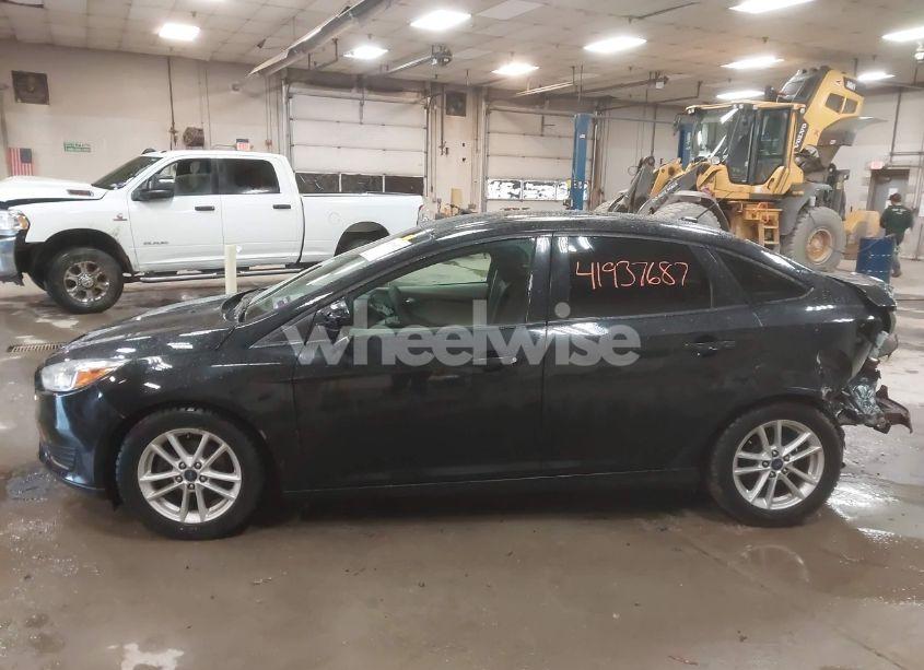 Photo 12 of 2015 Ford Focus SE (VIN 1FADP3F24FL285287)