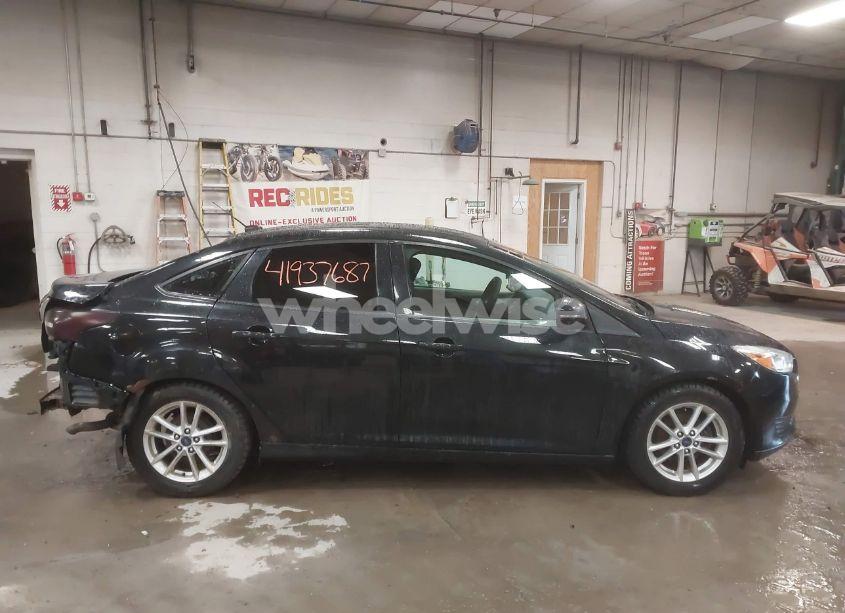Photo 14 of 2015 Ford Focus SE (VIN 1FADP3F24FL285287)