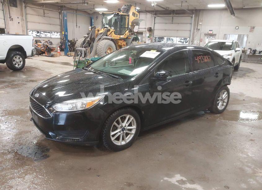 Photo 2 of 2015 Ford Focus SE (VIN 1FADP3F24FL285287)
