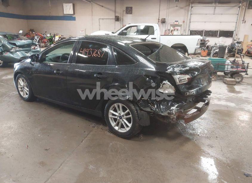 Photo 3 of 2015 Ford Focus SE (VIN 1FADP3F24FL285287)