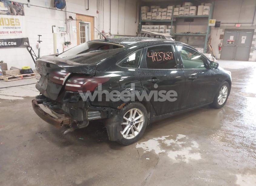 Photo 4 of 2015 Ford Focus SE (VIN 1FADP3F24FL285287)