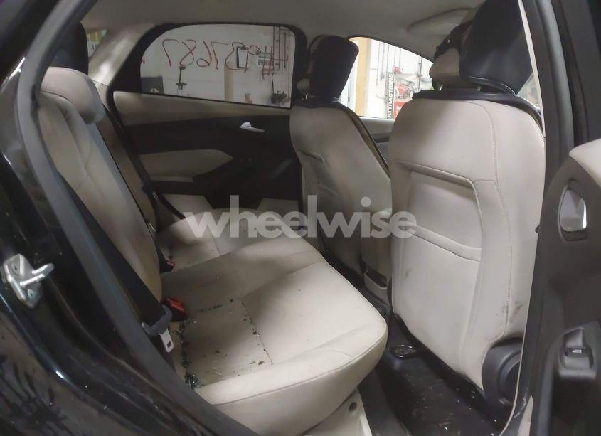 Photo 8 of 2015 Ford Focus SE (VIN 1FADP3F24FL285287)