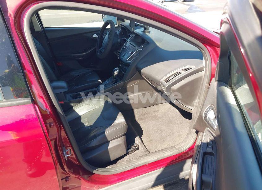 Photo 5 of 2015 Ford Focus SE (VIN 1FADP3F24FL294393)