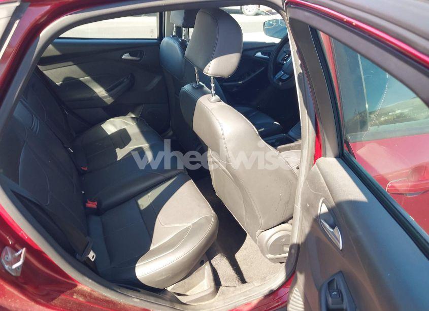 Photo 8 of 2015 Ford Focus SE (VIN 1FADP3F24FL294393)