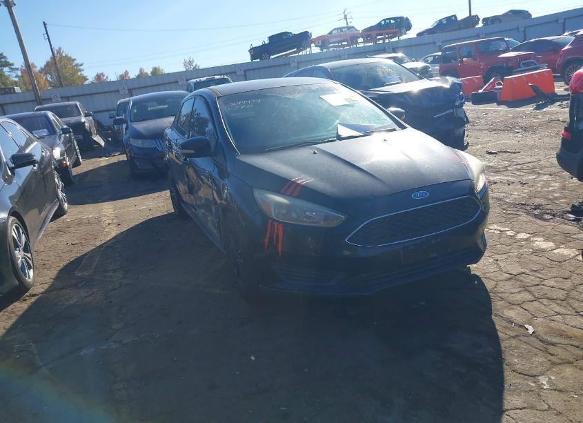 2015 Ford Focus SE (VIN 1FADP3F24FL295866) main photo