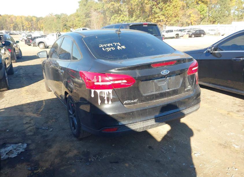 Photo 3 of 2015 Ford Focus SE (VIN 1FADP3F24FL295866)