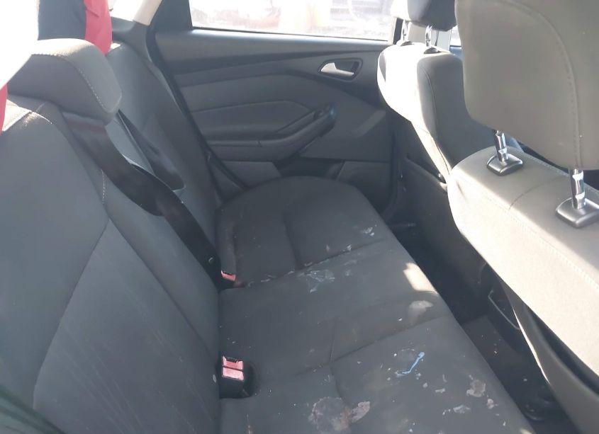 Photo 8 of 2015 Ford Focus SE (VIN 1FADP3F24FL295866)