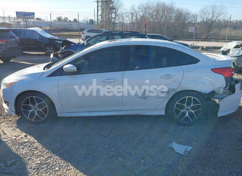 Photo 14 of 2015 Ford Focus SE (VIN 1FADP3F24FL297830)