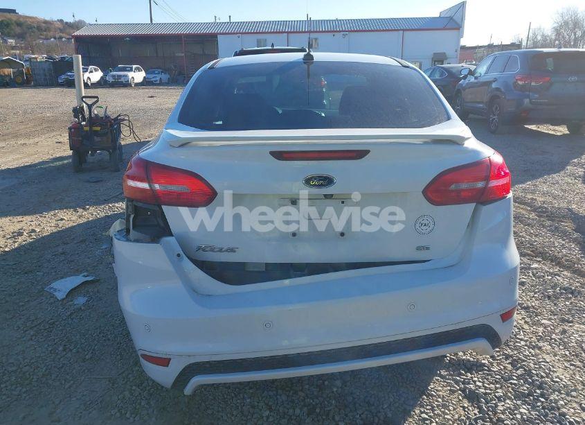 Photo 16 of 2015 Ford Focus SE (VIN 1FADP3F24FL297830)