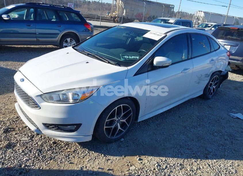 Photo 2 of 2015 Ford Focus SE (VIN 1FADP3F24FL297830)