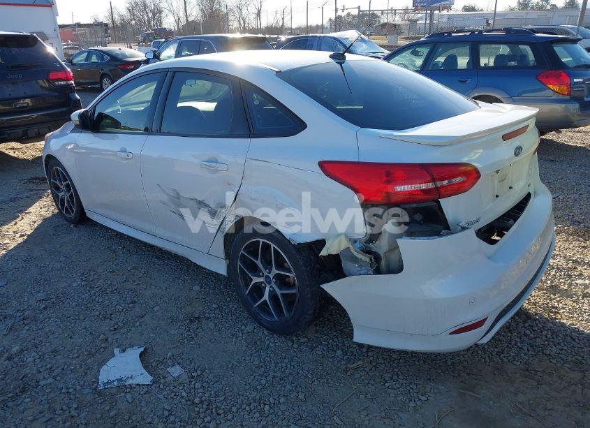 Photo 3 of 2015 Ford Focus SE (VIN 1FADP3F24FL297830)