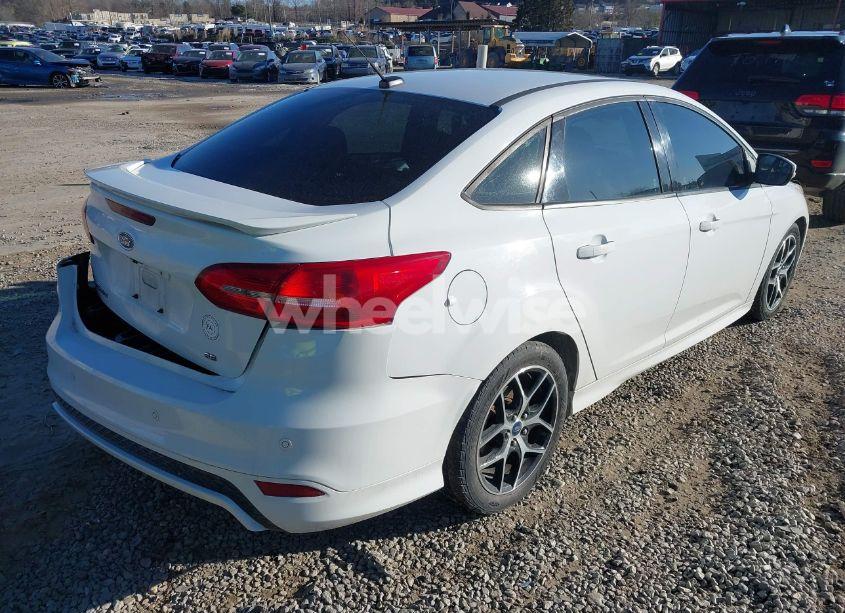 Photo 4 of 2015 Ford Focus SE (VIN 1FADP3F24FL297830)