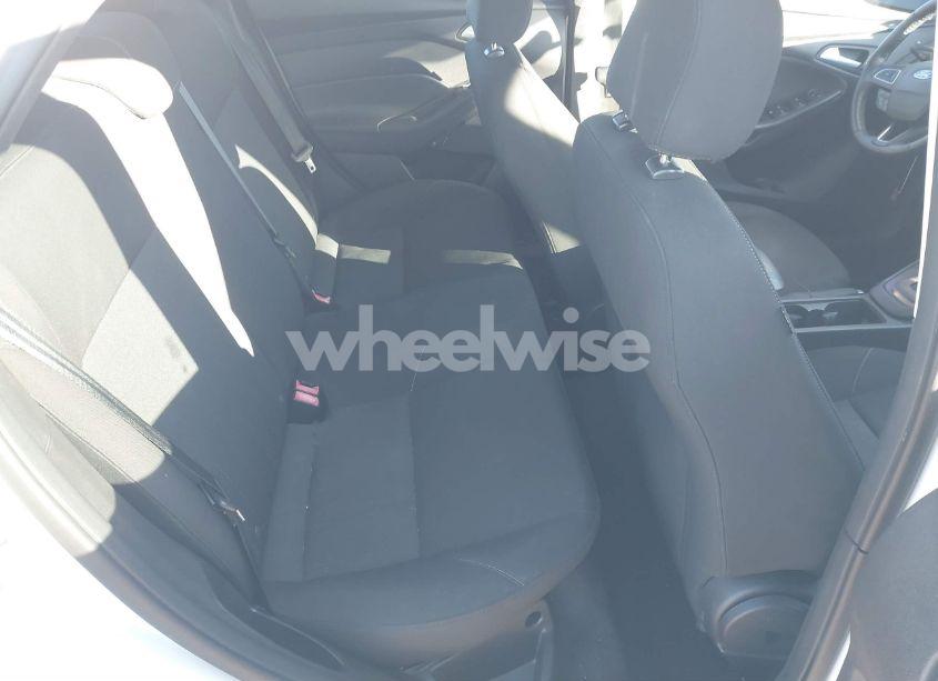 Photo 8 of 2015 Ford Focus SE (VIN 1FADP3F24FL297830)