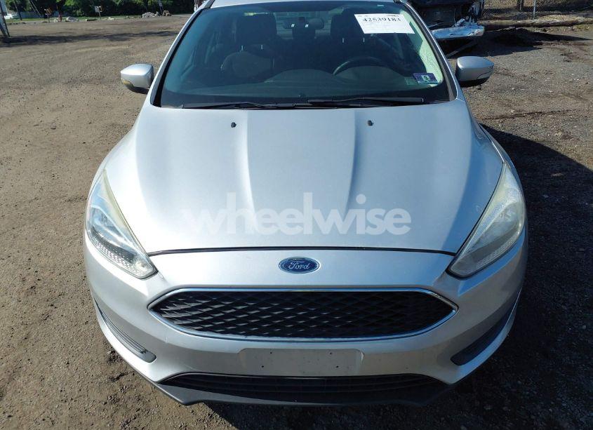 Photo 10 of 2015 Ford Focus SE (VIN 1FADP3F24FL301732)