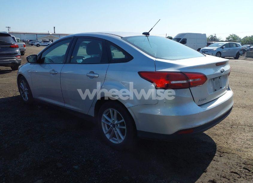 Photo 3 of 2015 Ford Focus SE (VIN 1FADP3F24FL301732)