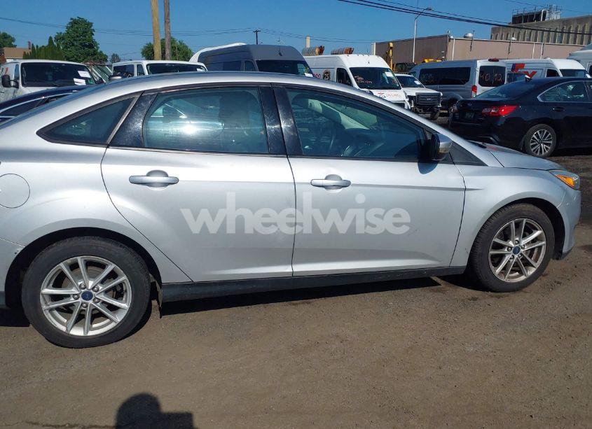 Photo 6 of 2015 Ford Focus SE (VIN 1FADP3F24FL301732)
