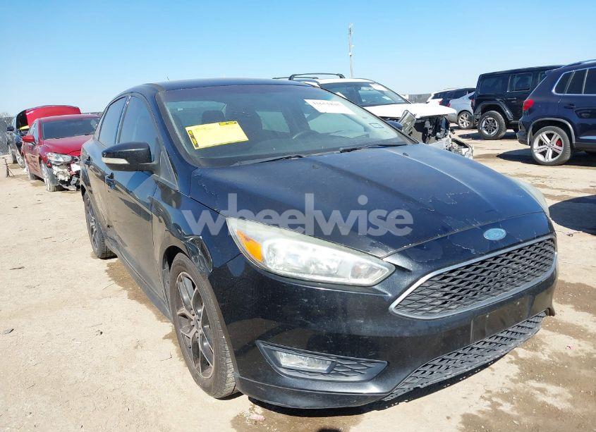 2015 Ford Focus SE (VIN 1FADP3F24FL313640) main photo
