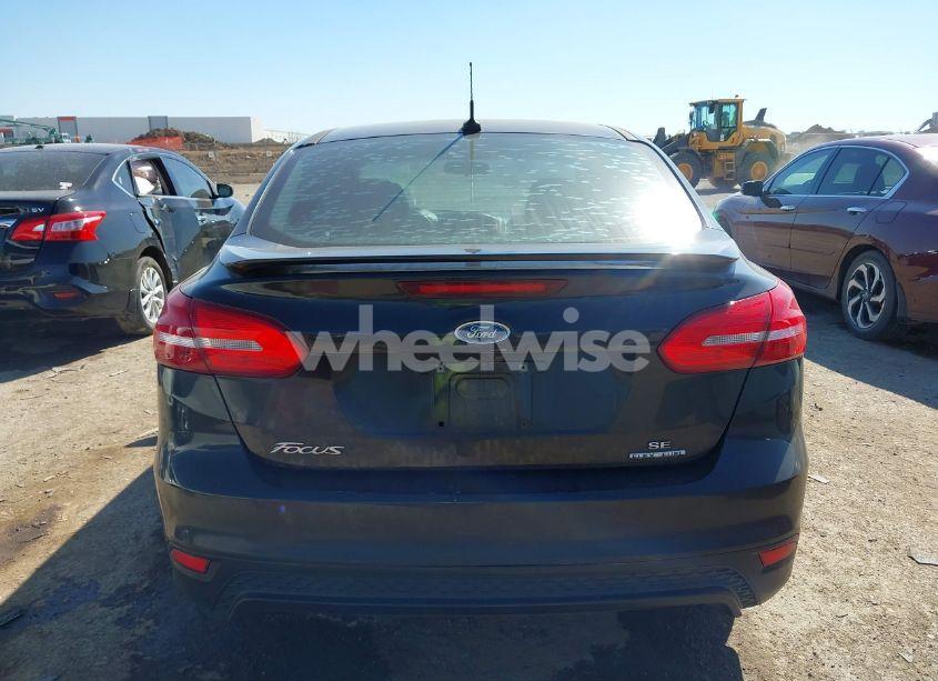 Photo 17 of 2015 Ford Focus SE (VIN 1FADP3F24FL313640)
