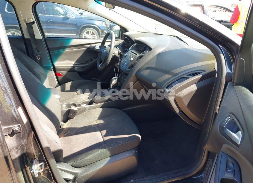 Photo 5 of 2015 Ford Focus SE (VIN 1FADP3F24FL313640)