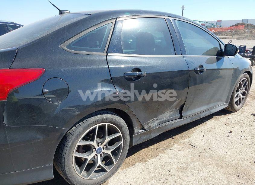 Photo 6 of 2015 Ford Focus SE (VIN 1FADP3F24FL313640)