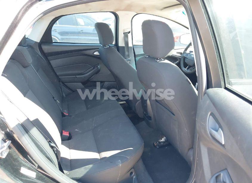 Photo 8 of 2015 Ford Focus SE (VIN 1FADP3F24FL313640)