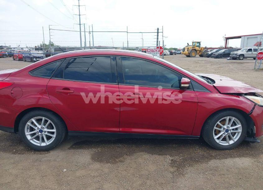 Photo 14 of 2015 Ford Focus SE (VIN 1FADP3F24FL323536)