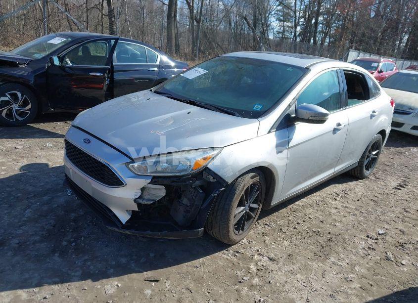 Photo 2 of 2015 Ford Focus SE (VIN 1FADP3F24FL329157)