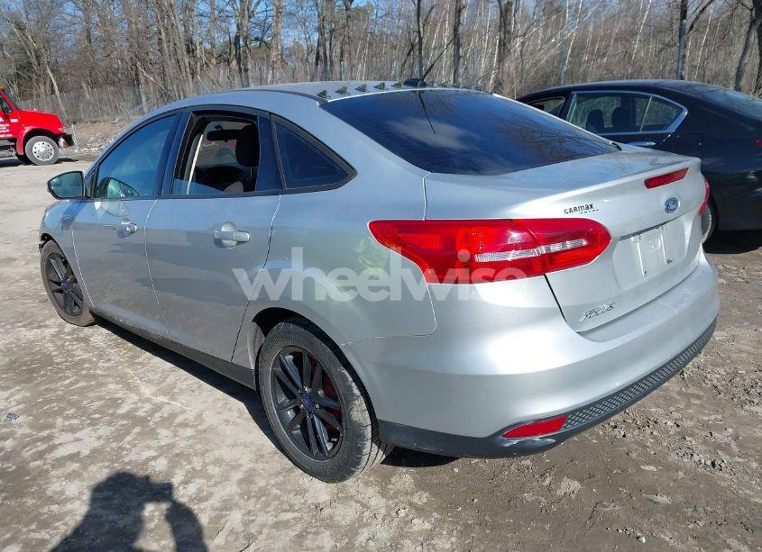 Photo 3 of 2015 Ford Focus SE (VIN 1FADP3F24FL329157)