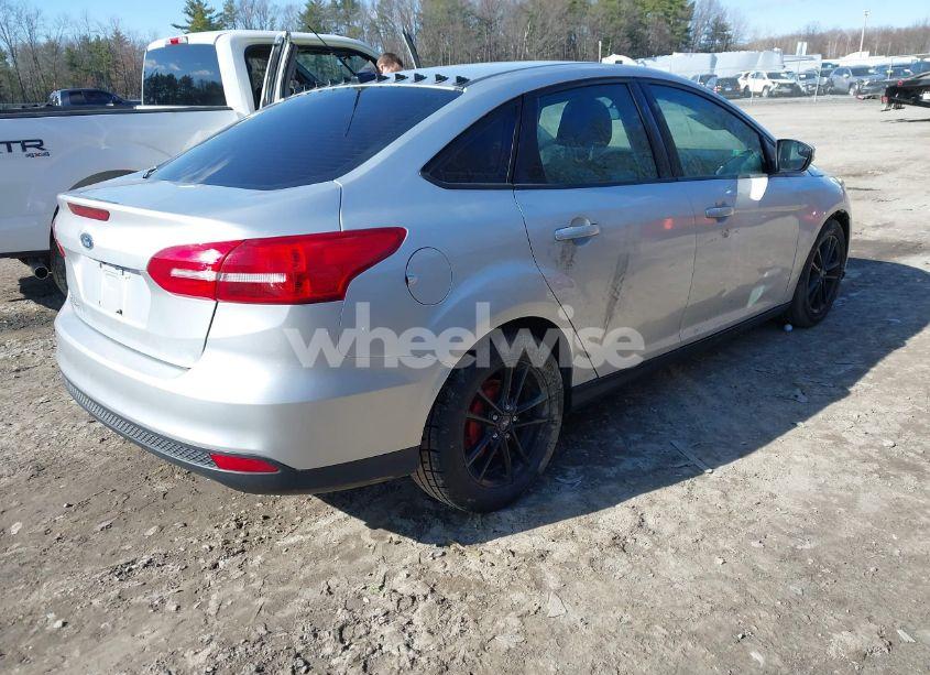 Photo 4 of 2015 Ford Focus SE (VIN 1FADP3F24FL329157)
