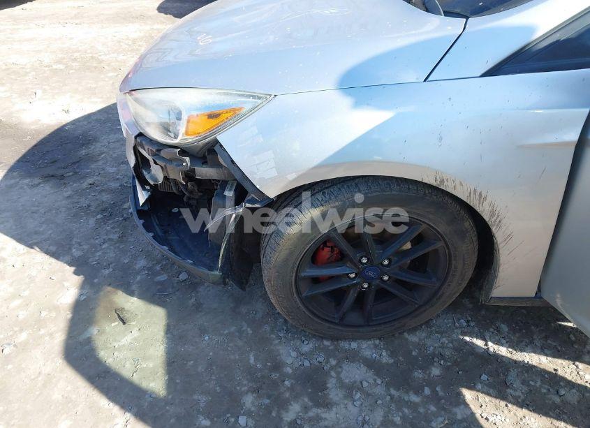 Photo 6 of 2015 Ford Focus SE (VIN 1FADP3F24FL329157)