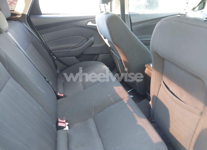 Photo 8 of 2015 Ford Focus SE (VIN 1FADP3F24FL329157)