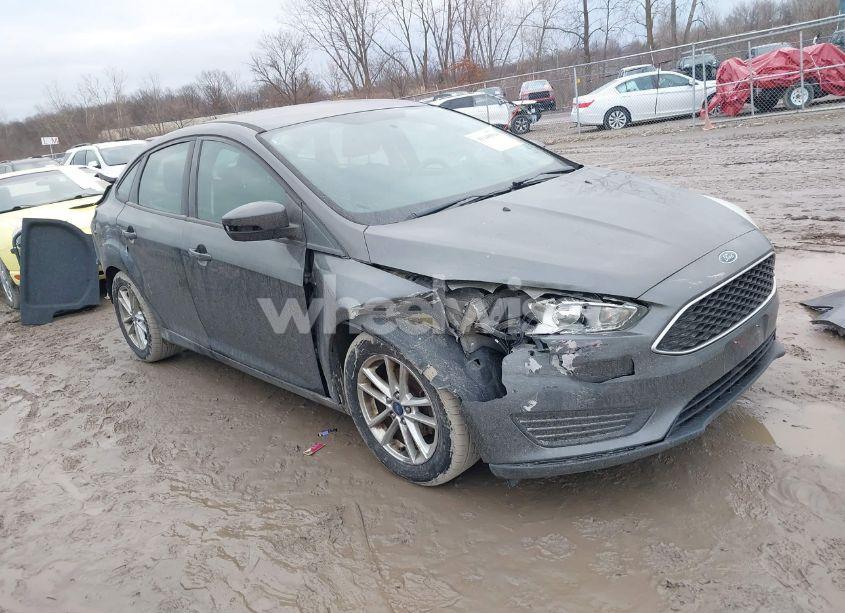 2015 Ford Focus SE (VIN 1FADP3F24FL339767) main photo