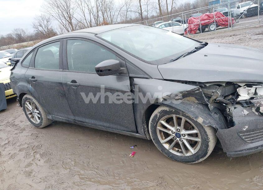 Photo 14 of 2015 Ford Focus SE (VIN 1FADP3F24FL339767)