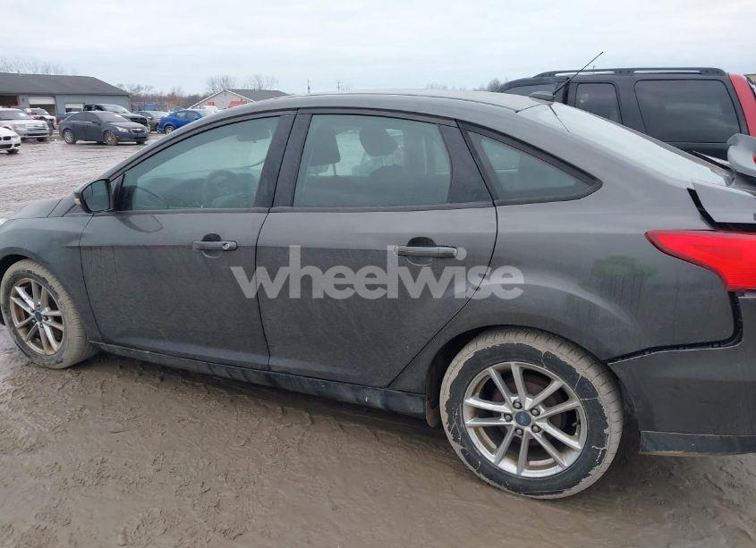 Photo 15 of 2015 Ford Focus SE (VIN 1FADP3F24FL339767)