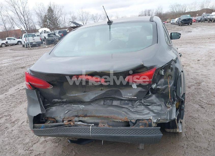 Photo 17 of 2015 Ford Focus SE (VIN 1FADP3F24FL339767)
