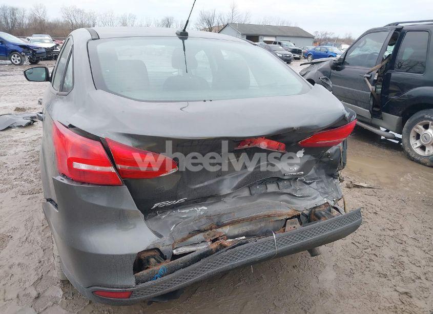 Photo 18 of 2015 Ford Focus SE (VIN 1FADP3F24FL339767)