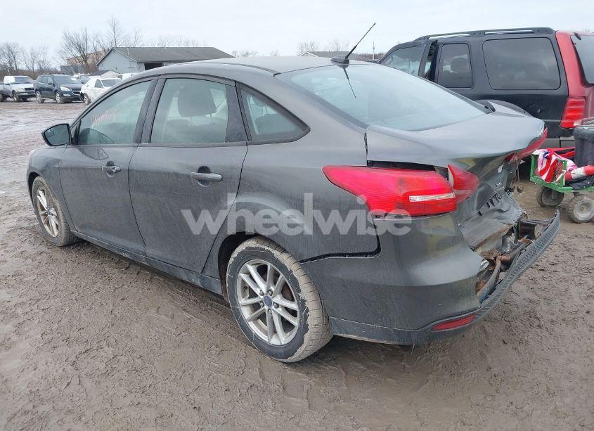 Photo 3 of 2015 Ford Focus SE (VIN 1FADP3F24FL339767)