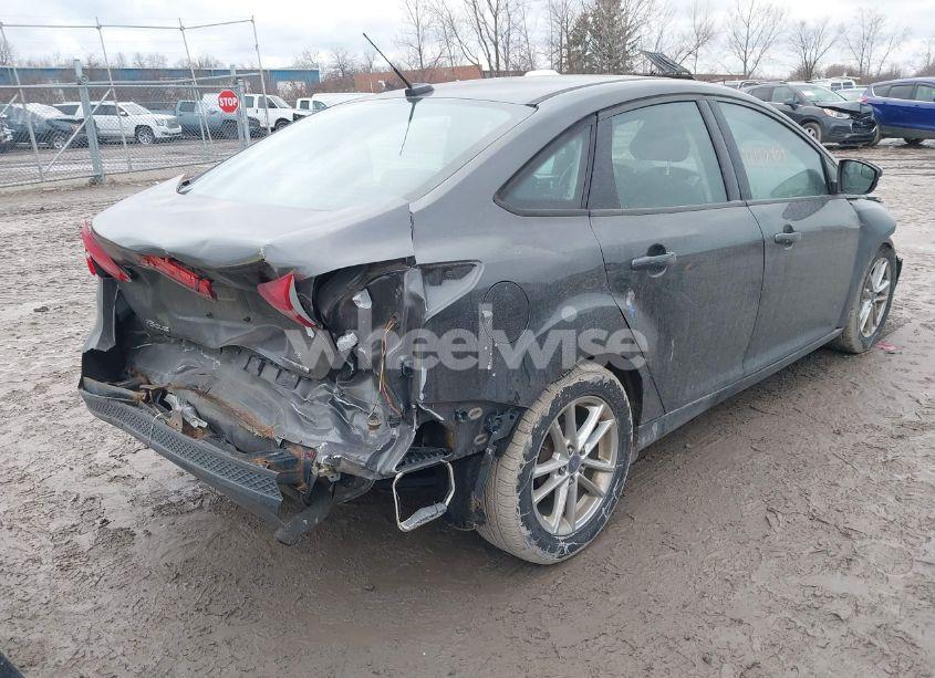Photo 4 of 2015 Ford Focus SE (VIN 1FADP3F24FL339767)