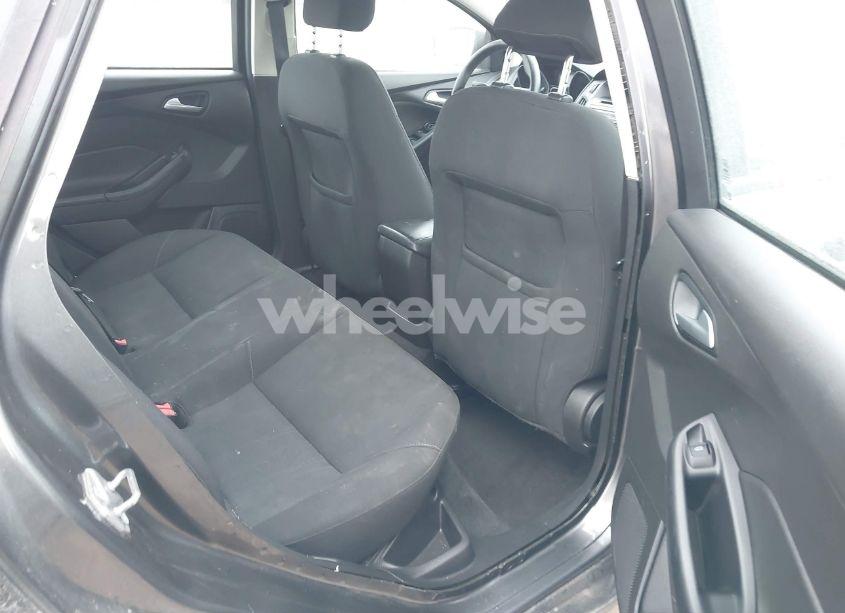 Photo 8 of 2015 Ford Focus SE (VIN 1FADP3F24FL339767)